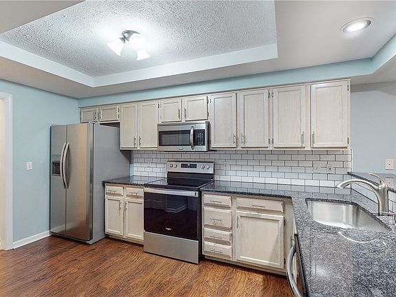 3rd image of 8198 Cyrus Ln