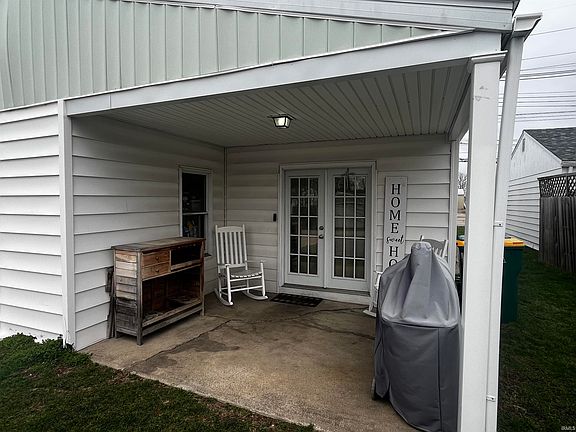 3rd image of 805 S Logan St