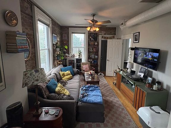 2nd image of 1517 W Cortez St APT 2R