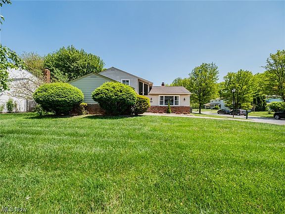 3rd image of 879 King George Blvd