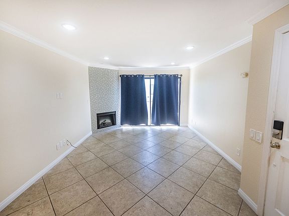 3rd image of 3550 Sunset Ln Unit 13
