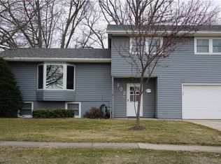 902 N 4th Ave, Winterset, IA 50273
