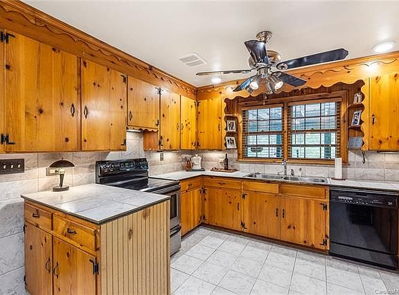 3rd image of 531 W Henderson St