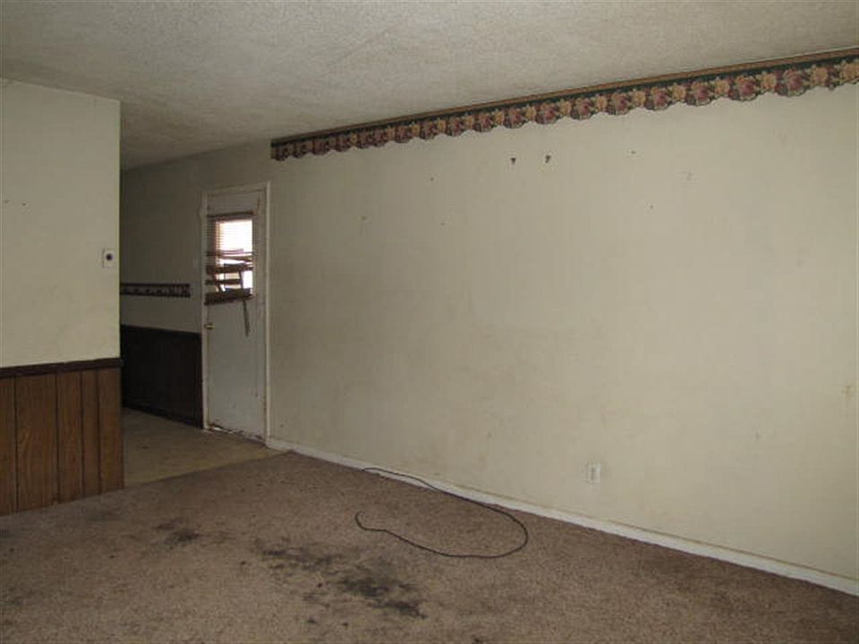 1st image of 210 Leawood Dr