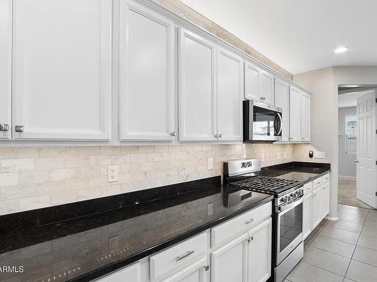 17766 W Granite View Dr — Photo 8