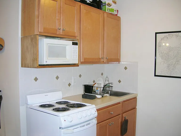 29 Hoyt St #B6 — Photo 1