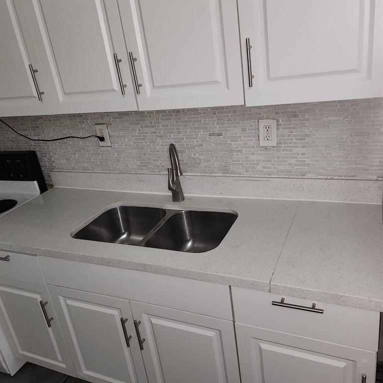2449 NW 7th St, photo 3