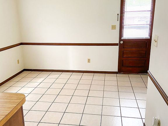 5th image of 3015 Aspen Dr #124