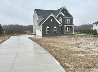 9640 Nighthawk Dr, Chagrin Falls, OH 44023
