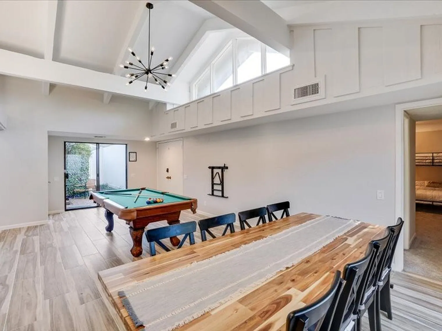 4 bed, 2.0 bath, 2325 sqft, $11,517 — Photo 4