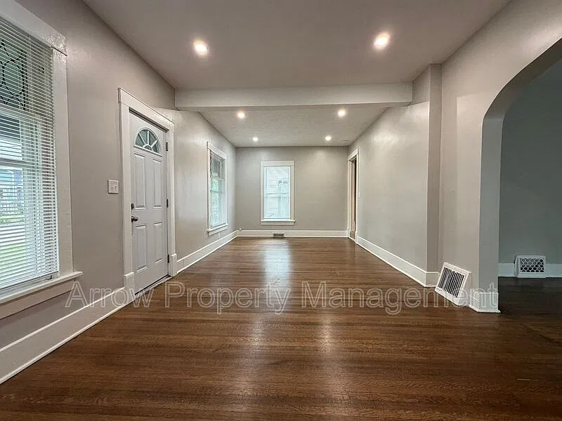 3 bed, 1.0 bath, 1522 sqft, $1,650 — Photo 1