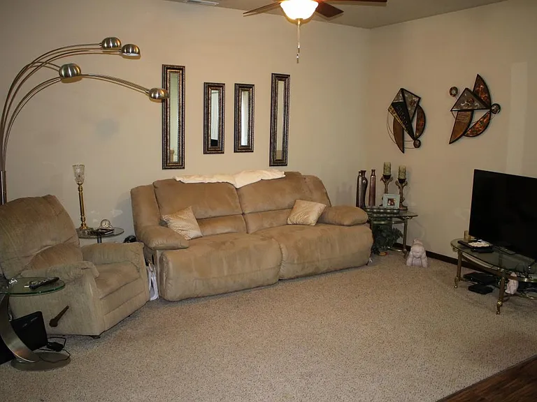 3730 Ravenwood Cir — Photo 2