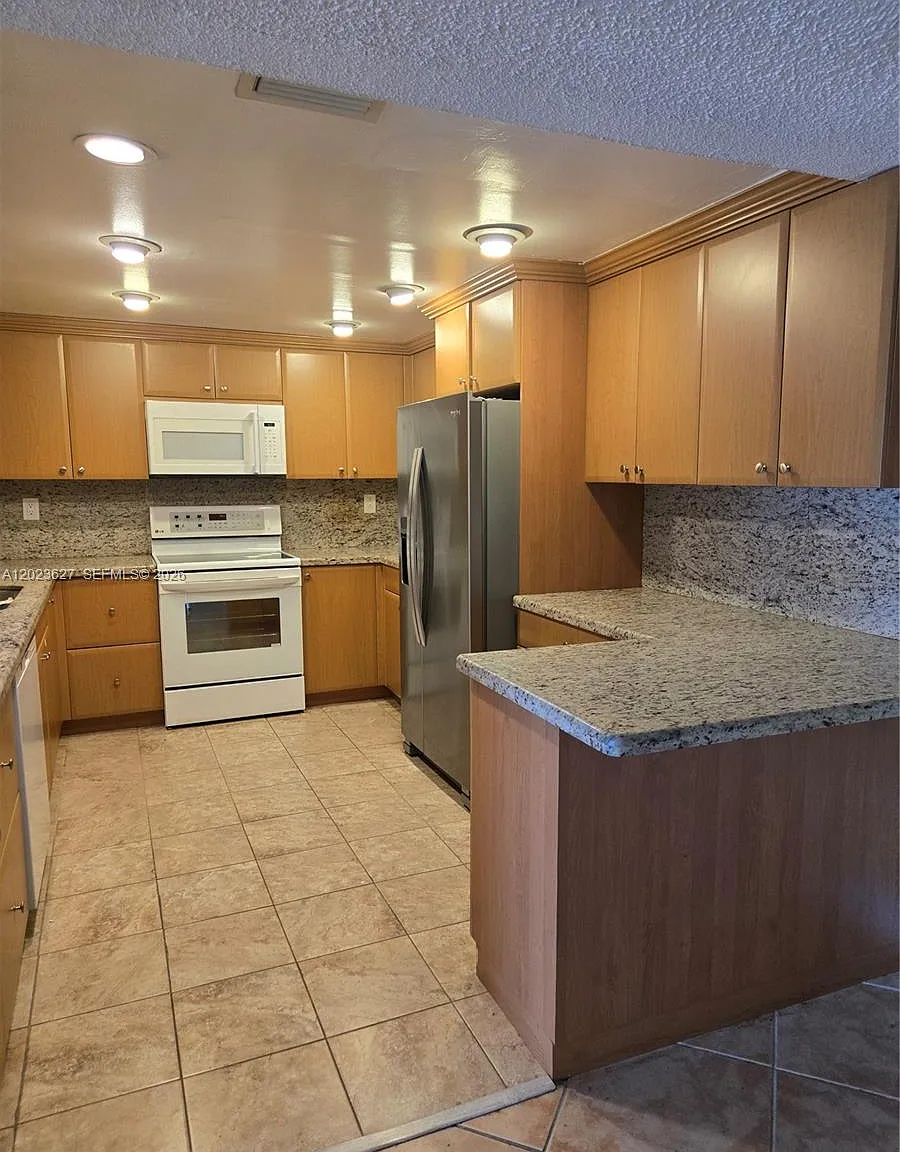 Doral Oaks Condo #1 — Photo 2