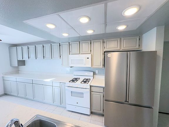 3rd image of 690-698 California St #694-H