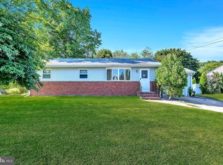 16 Blue Grass Dr, Ewing, NJ 08638