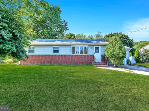 16 Blue Grass Dr, Ewing, NJ 08638