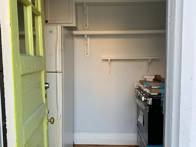 1009 1/2 King St — Photo 11