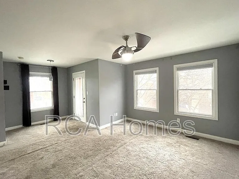 232 E Saint Joseph St #1 — Photo 11