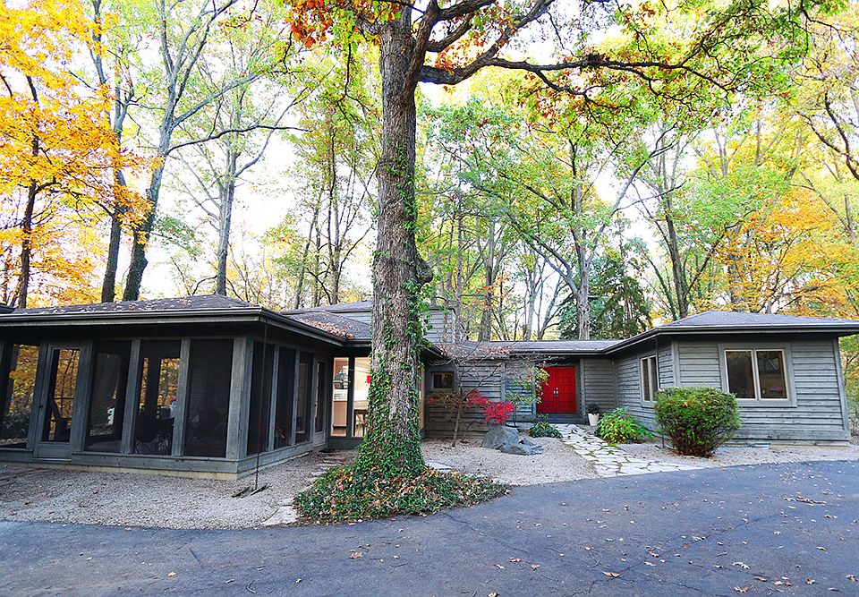 1st image of 568 Yaronia Dr