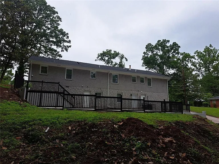 700 Lynn Cir SW — Photo 17