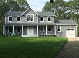 1 Rolling Woods Ln, Hampton Bays, NY 11946