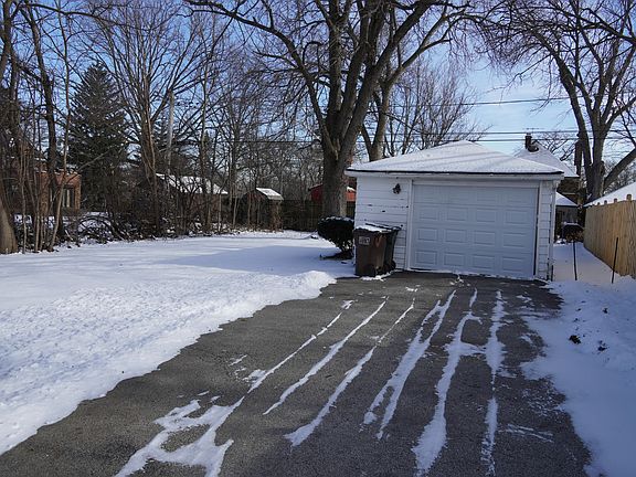 4th image of 17563 Western Ave