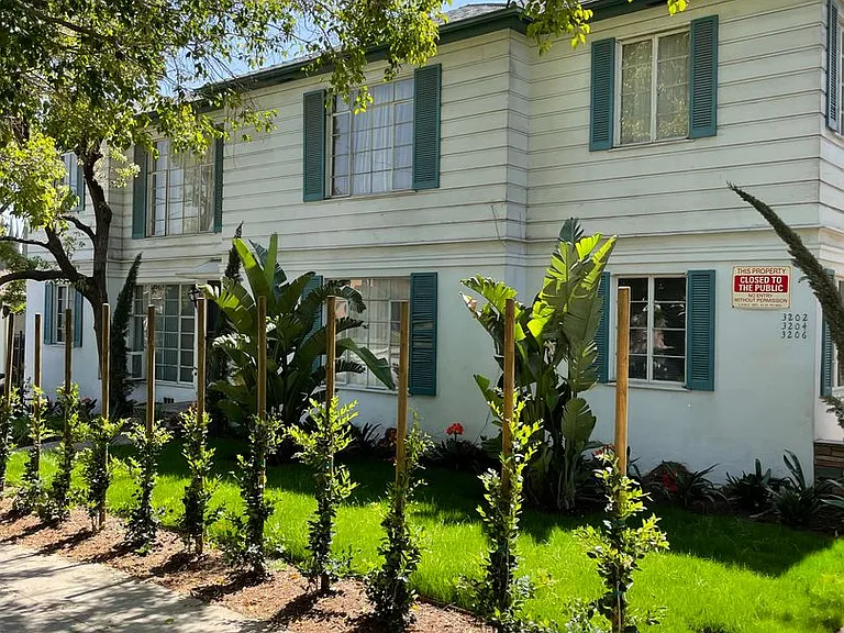 3200 Rowena Ave — Photo 1