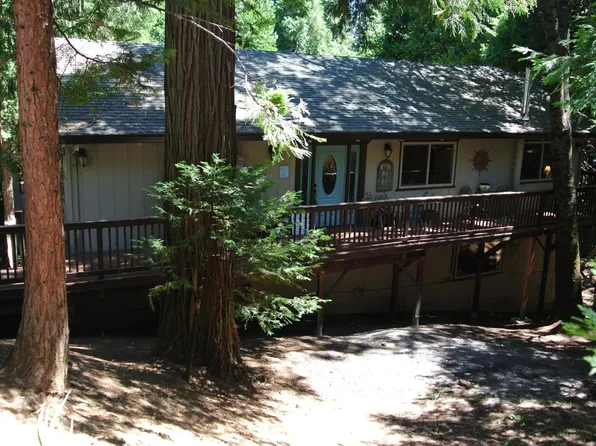 7036 Lakewood Dr, Pollock Pines, CA 95726