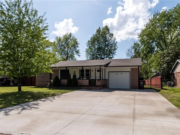 1022 Lowell Rd, Springdale, AR 72764