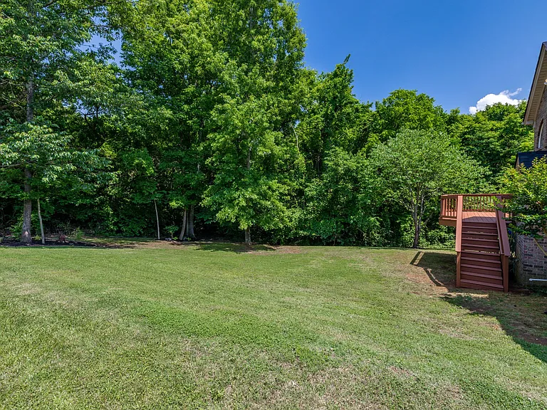1204 Beech Hollow Dr — Photo 32