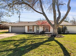 2912 Robindale Ln, Grapevine, TX 76051