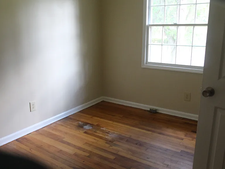 712 Goodall Ave — Photo 4