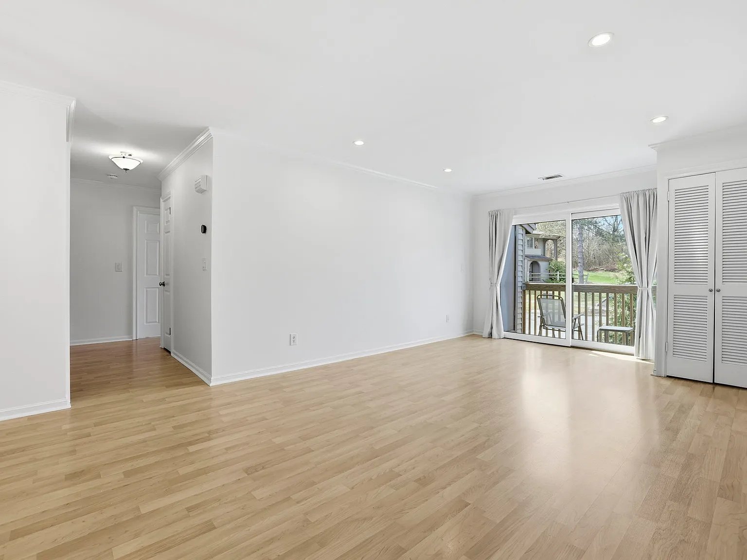 2 bed, 1200 sqft, $3,500 — Photo 3