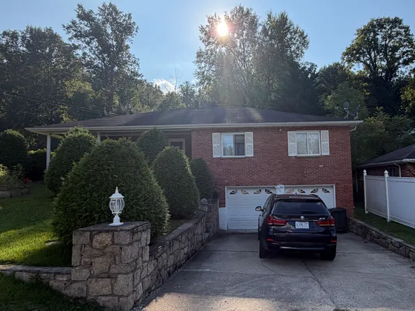 1901 Pinewood Dr, Sissonville, WV 25320