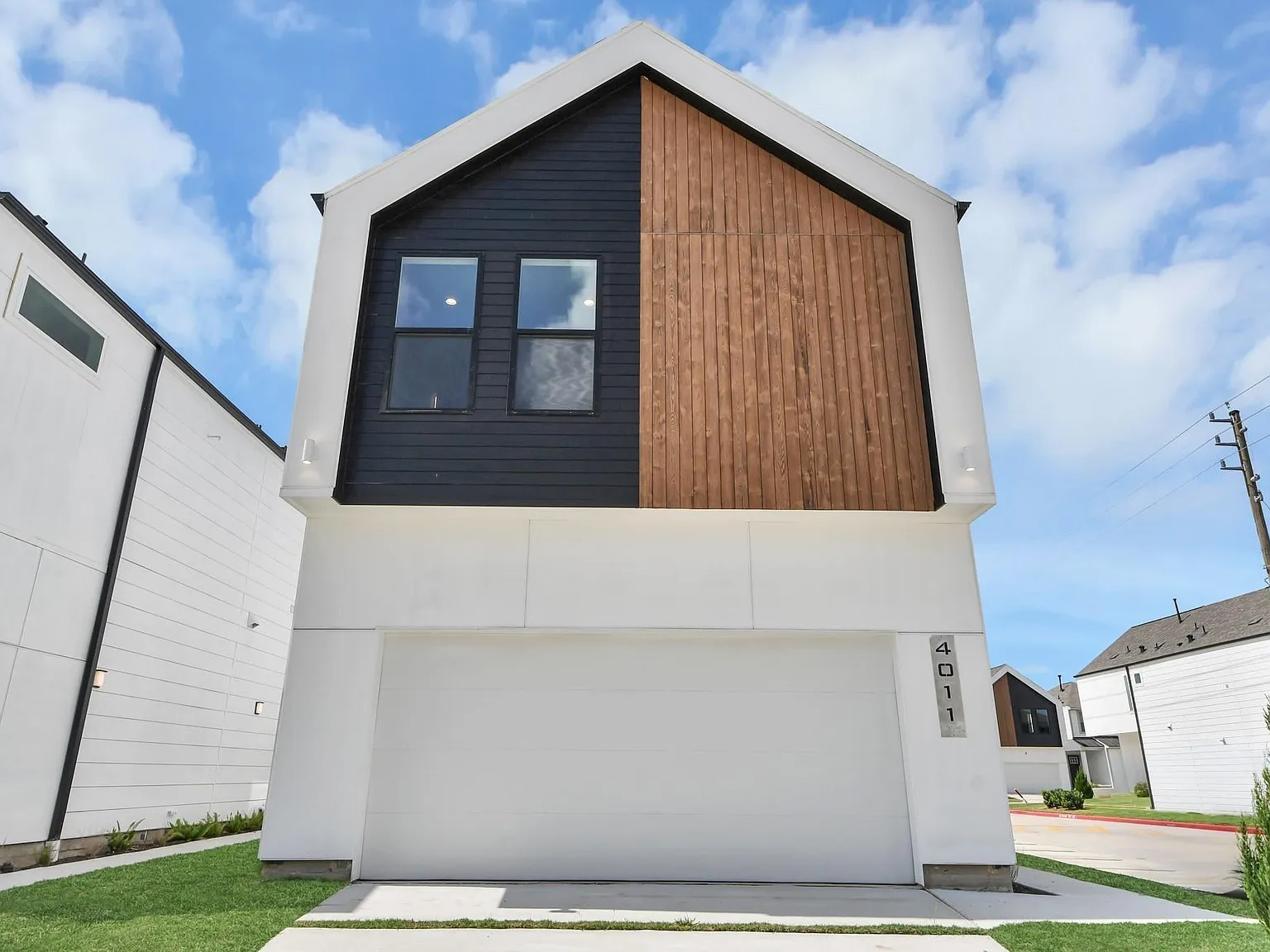 3 bed, 2.5 bath, 1637 sqft, $2,300 — Photo 1