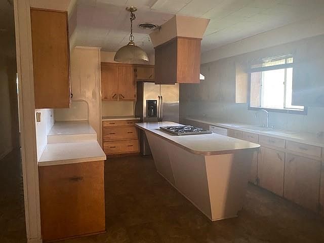 2nd image of 719 E Russell Ave