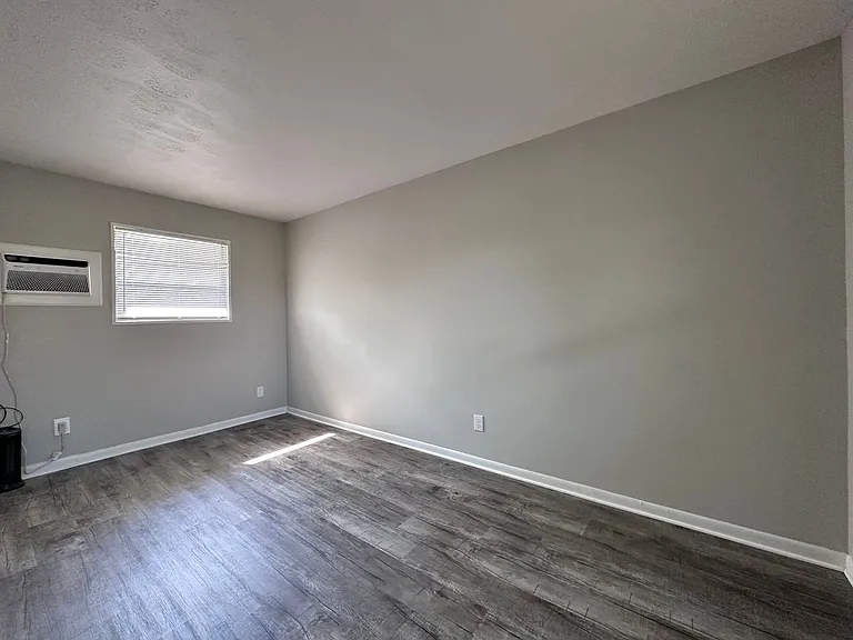 204 Courtyard Cir — Photo 43