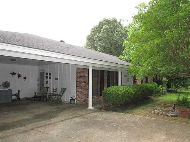 1st image of 4826 Lake Dr