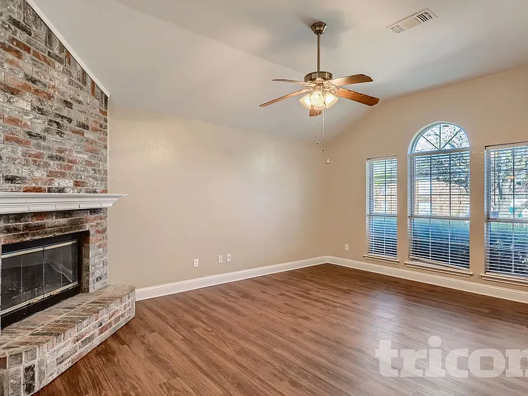 1023 Aries St — Photo 3