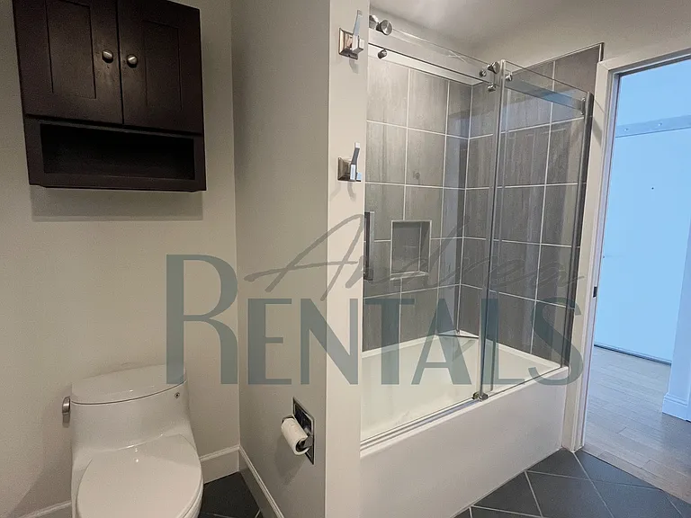 7 Hallam St #2C — Photo 10