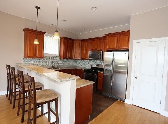 2nd image of 4006 N Kilbourn Ave #B4