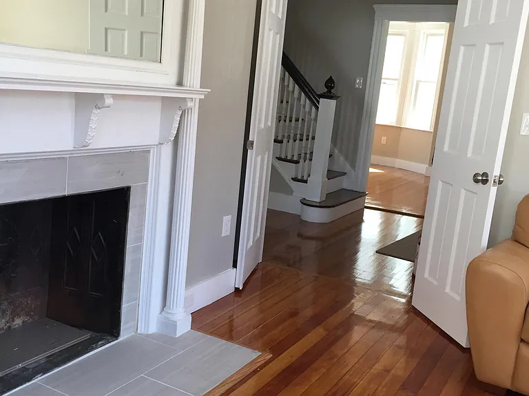 136 Brooks St — Photo 6