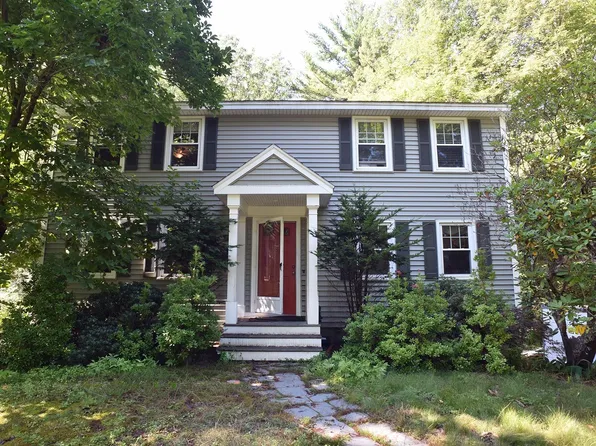 35 Raeder Drive, Stratham, NH 03885