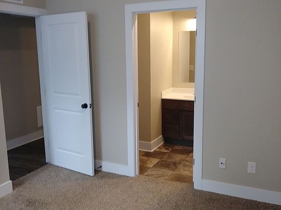 4th image of 221 Trowbridge St NE #301