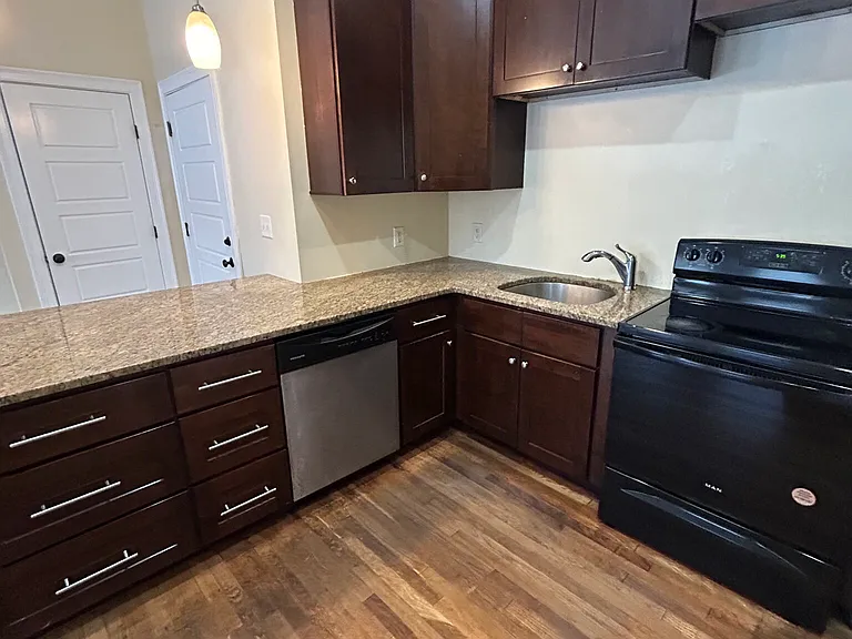 76 Grant St #1D — Photo 6