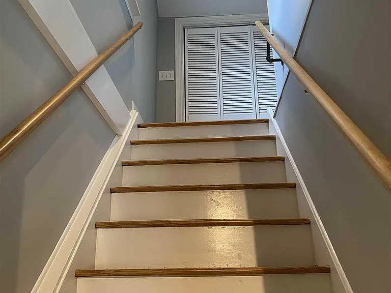 1121 Main St — Photo 2