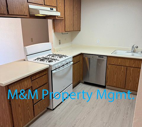 3rd image of 6086 Thornwood Dr
