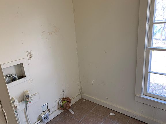 Landry Room off kitchen