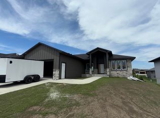 6412 E Fieldview St, Sioux Falls, SD 57110
