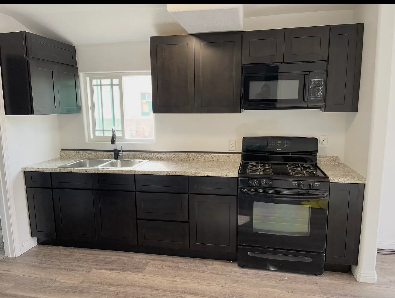 3 bed, 1.5 bath, 1100 sqft, $2,650 — Photo 4